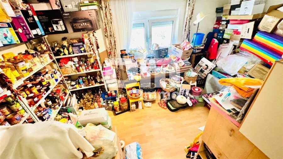 Charmantes Raumwunder in Birkenfelde: Historisches Fachwerk trifft auf solide Moderne - Hochparterre Schlafzimmer / Kind / Gäste